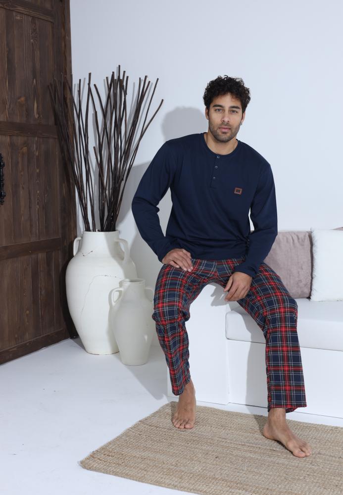 Pijama Barbati ,Maneca si Pantaloni Lungi,Culoare Bleumarin cu Rosu ,Engros